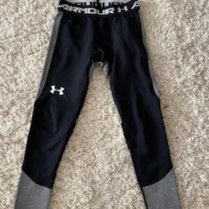Under Armor base layer bottom Size YSM